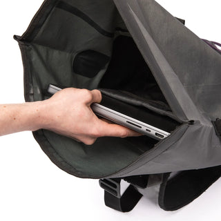 Tartsd szárazon értékeid a JOBE Vízálló Hátizsákjával! Laptop tartó, zsebek és akasztók teszik tökéletessé ezt a terméket. Vásárolj most a SupZone-on!