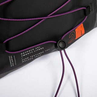 Tartsd szárazon értékeid a JOBE Vízálló Hátizsákjával! Laptop tartó, zsebek és akasztók teszik tökéletessé ezt a terméket. Vásárolj most a SupZone-on!